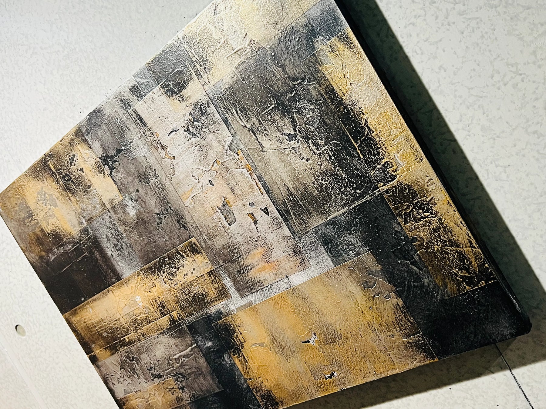 “ABSTRACT FADED（抽象的 褪せた）”